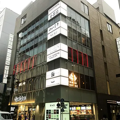 マスターウォール銀座本店の本館の外観写真